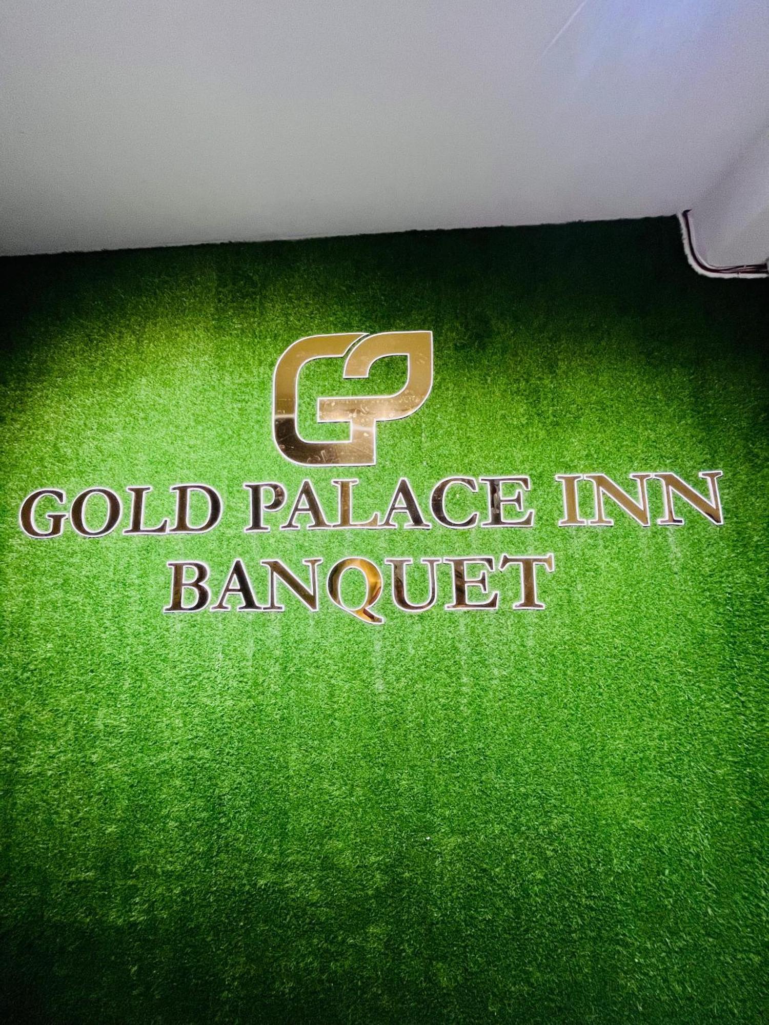 Hotel Gold Palace Inn Surat Exterior foto