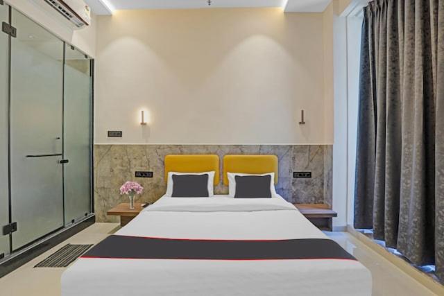 Hotel Gold Palace Inn Surat Exterior foto