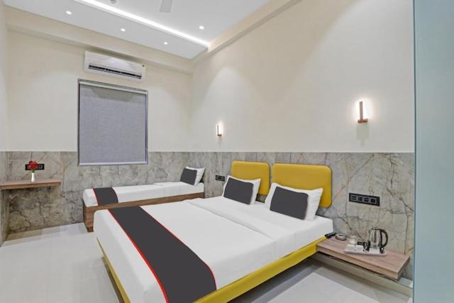 Hotel Gold Palace Inn Surat Exterior foto