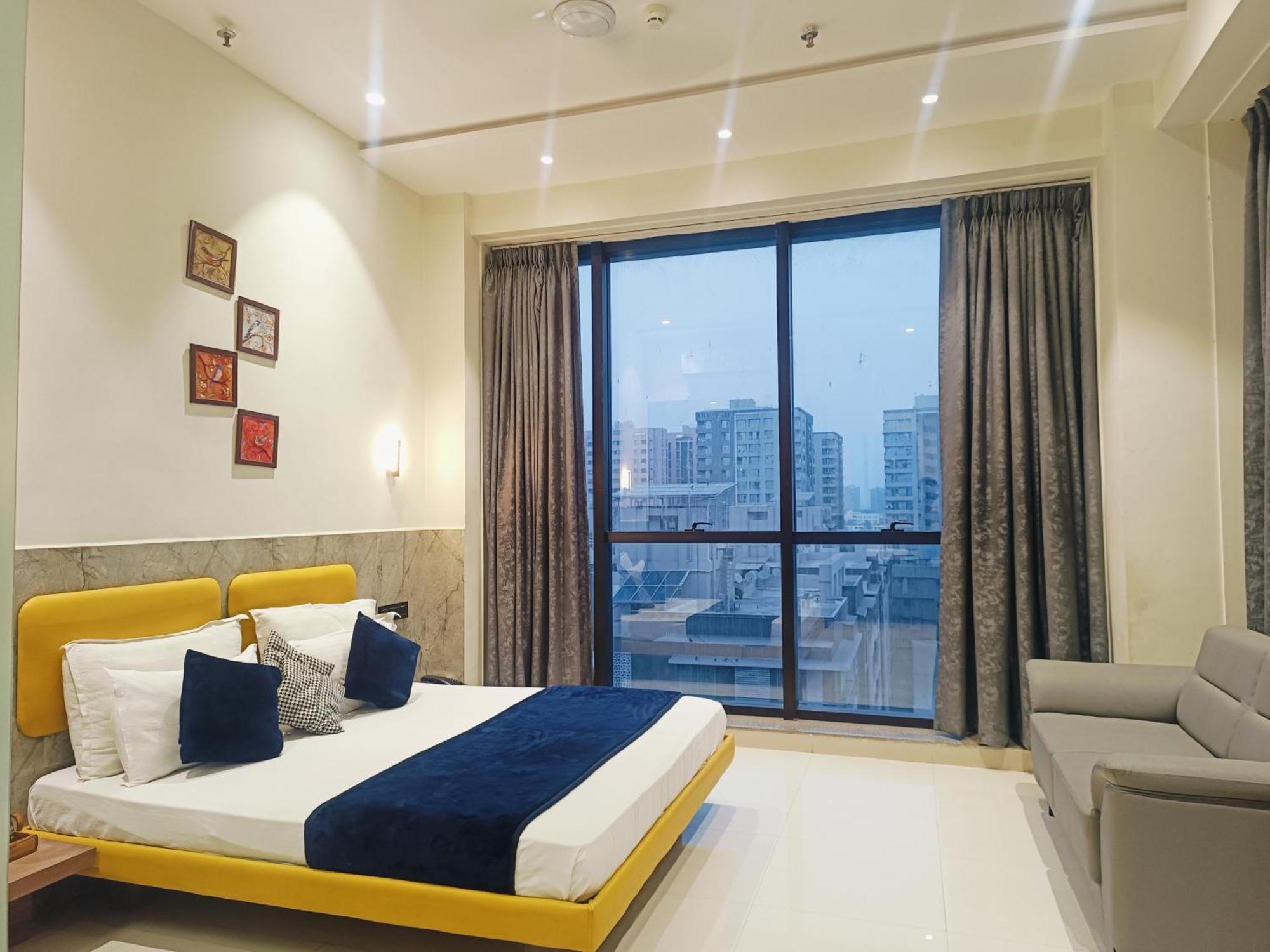 Hotel Gold Palace Inn Surat Exterior foto