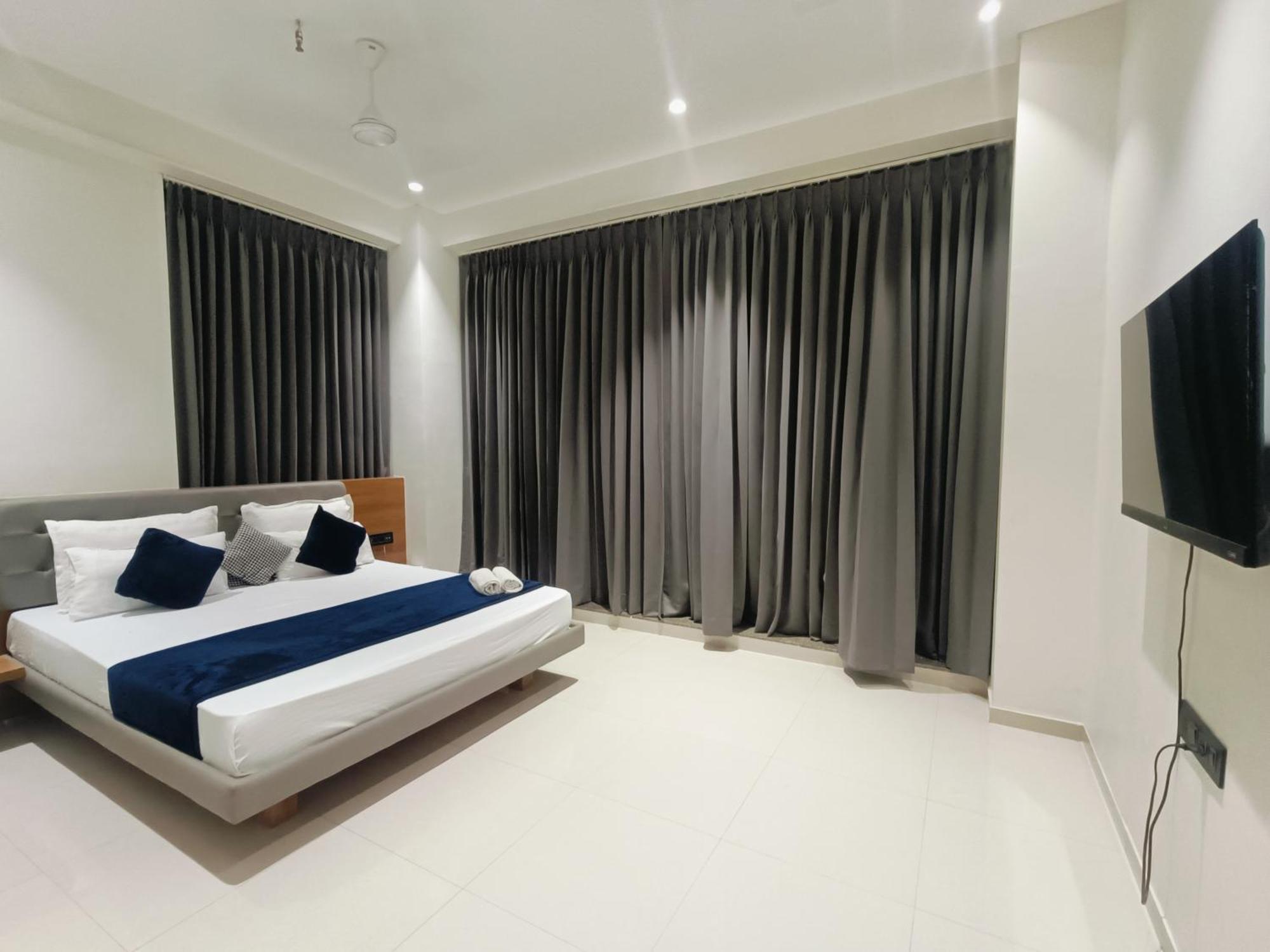 Hotel Gold Palace Inn Surat Exterior foto