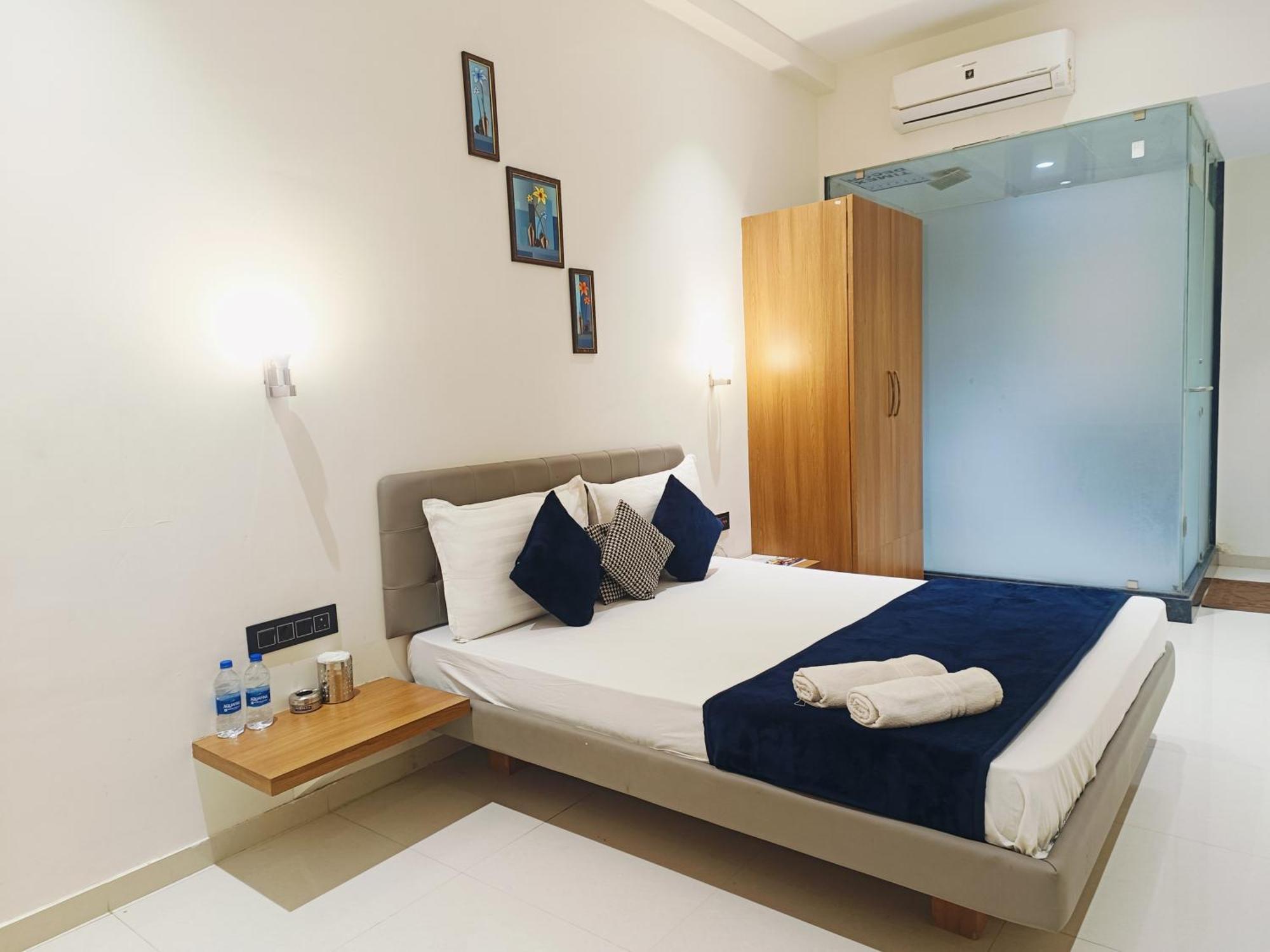 Hotel Gold Palace Inn Surat Exterior foto